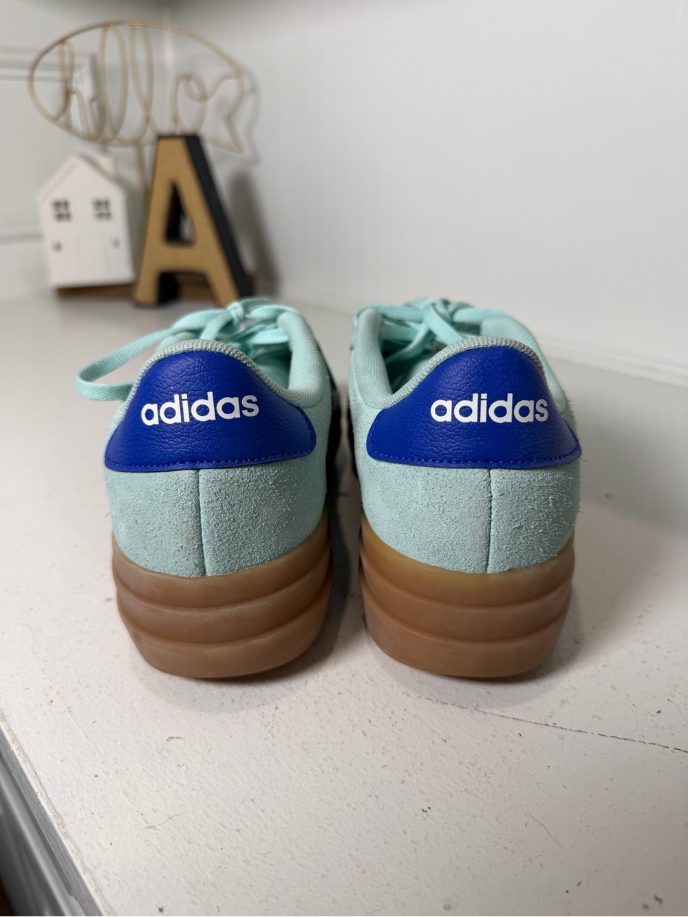 Adidas Women's 7.5 Mint Green Suede Sneakers Blue Stripe Gum Sole Casual Shoes - Picture 5 of 8
